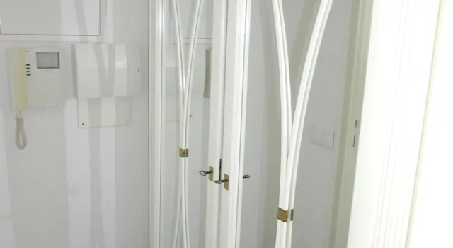 House With one Bedroom in Faro, With Shared Pool, Enclosed Garden and Wifi Near the Beach, Забронировать Отель Отели Алгарви с парковкой, Парковка