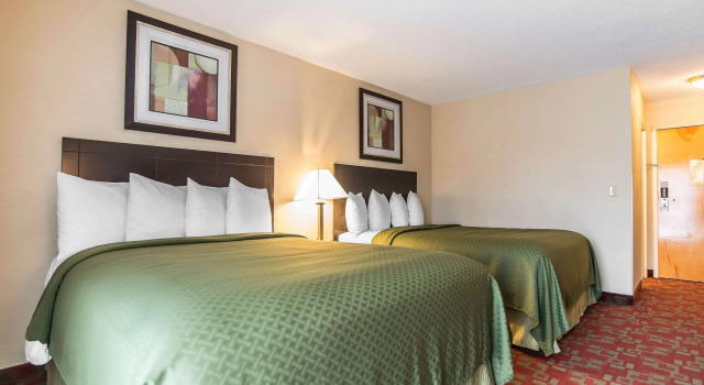 Четырёхместный номер Standard Quality Inn Shelburne - Burlington