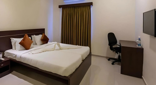 Hotel Somisetty Landmark, Rezerwuj Hotel Hotele w Andhra Pradesh z parkingiem, Parking