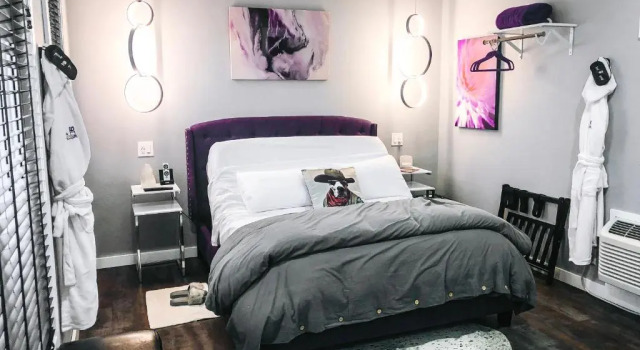EO Bungalows – Adults Only