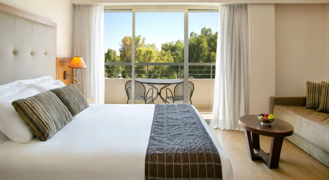 Двухместный номер Deluxe с видом на внутреннюю территорию Atlantica Miramare Beach
