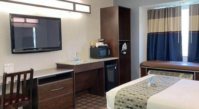 Двухместный номер Standard Microtel Inn & Suites by Wyndham Michigan City
