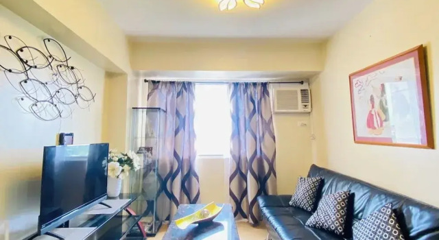 Семейный номер Standard c 1 комнатой с балконом и с видом на бассейн Avida Towers Atria by RedDoorz