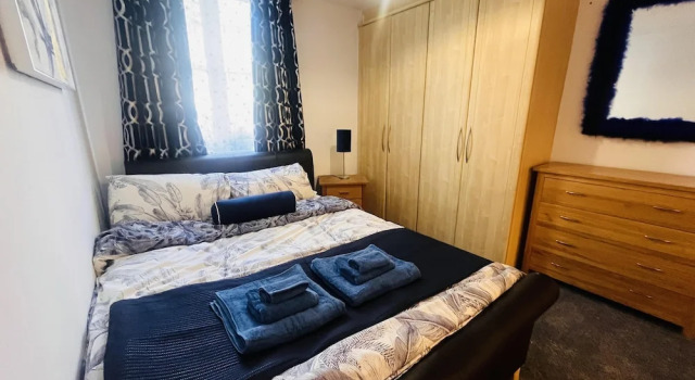Beautiful 2 - Bed Apartment in Aylesbury, Забронировать Апартаменты/квартира Отели Эйлсбери с парковкой, рядом с Музей графства Бакингемшир, Парковка