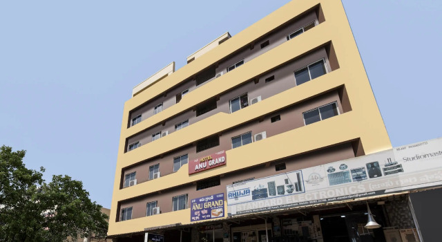 OYO 79382 Anu Grand