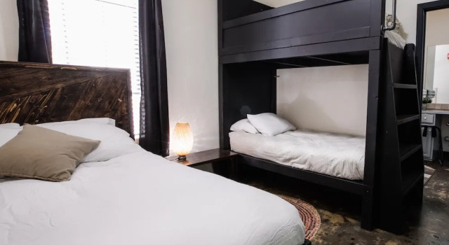 Люкс Firehouse Hostel