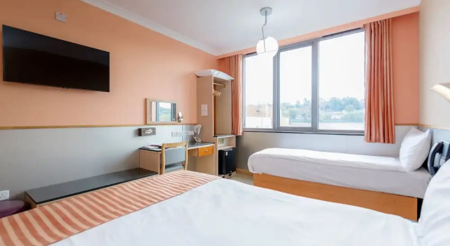 Трёхместный номер Premier Eurotraveller Hotel - Premier - Harrow