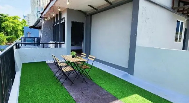 Семейный номер Standard с балконом Gurney Coast Guest House by Sky Hive