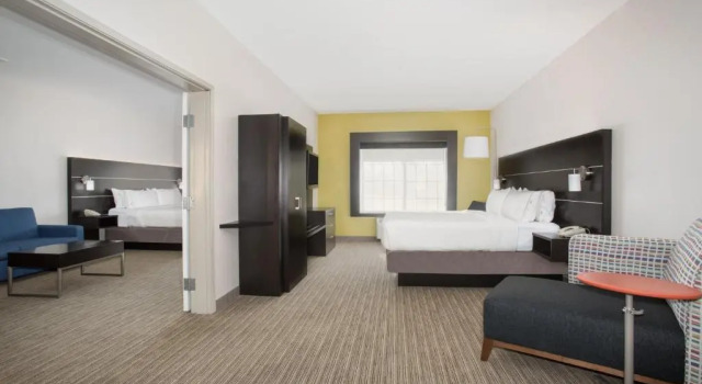 Двухместный люкс c 1 комнатой Holiday Inn Express & Suites Ft Collins by IHG