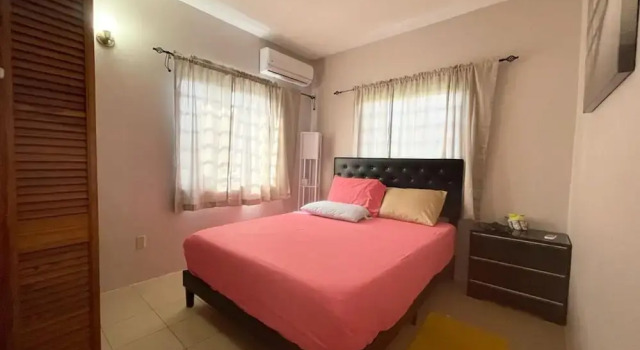 Amazing 2 Bedroom apt 1 Warm, Cosy, Comfortable, Book Lejlighed St.John.s 