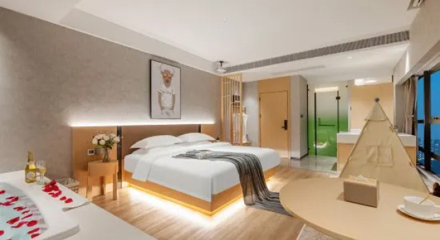 Тент Elk Forest Hotel (National Expo Exhibition Central Park)