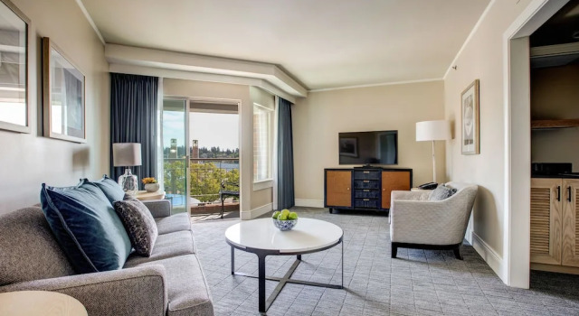 Полулюкс The Woodmark Hotel & Still Spa on Lake Washington