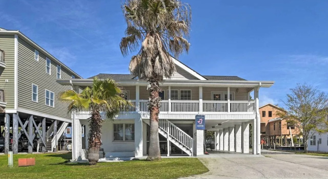 Murrells Inlet Upstairs Unit: 1 Block to Beach!