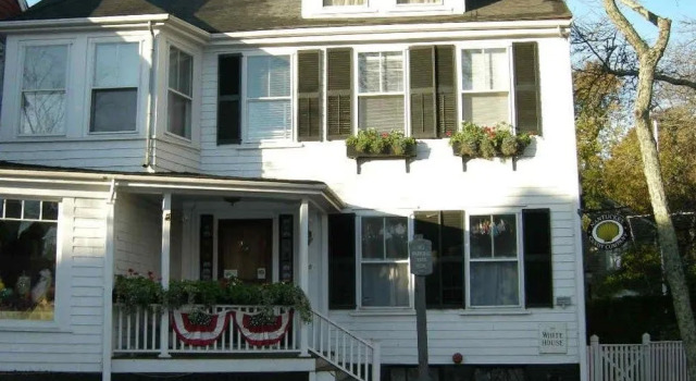 Nantucket White House Inn, Забронировать Отель Отели Нантакет 3 звезды, рядом с The Artists' Association of Nantucket, 3*