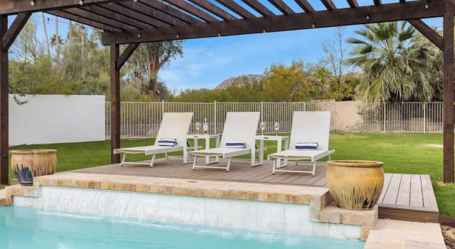 Вилла с 6 комнатами Sleeps 19, 7bdr Estate! Sports Court, Putting Green, Pool Farrier by Avantstay