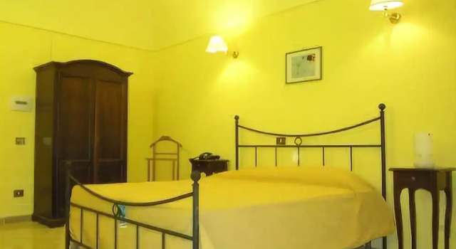 Soggiorno Museo, Забронировать Отель Отели Неаполя с парковкой, рядом с Ospedale degli Incurabili, Парковка