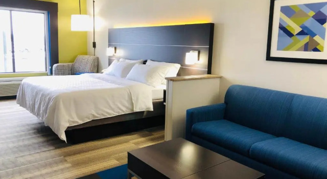Люкс Holiday Inn Express Hotel & Suites Newton Sparta by IHG