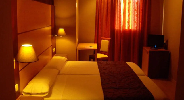 Hotel Villa Blanca, Varaa Hotelli Albolote Granada