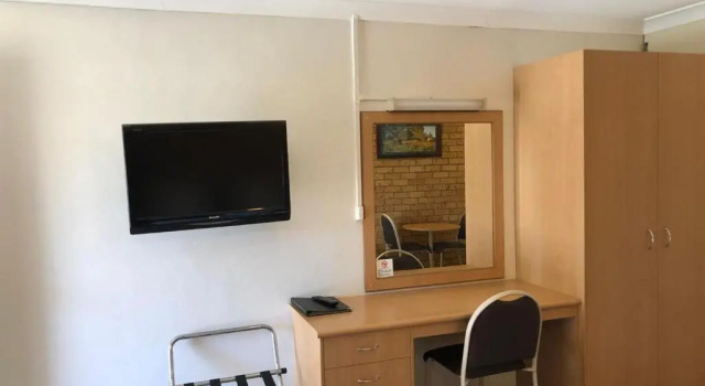 Трёхместный номер Standard OVERLANDER MOTOR LODGE