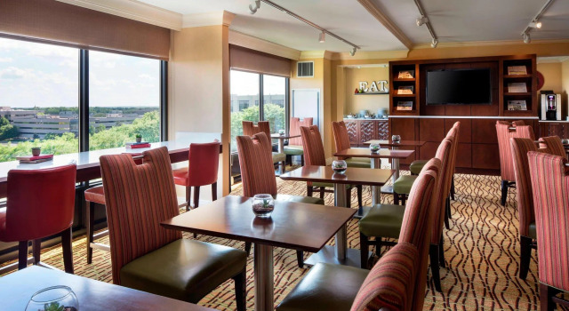 Четырёхместный номер Standard Chicago Marriott Naperville