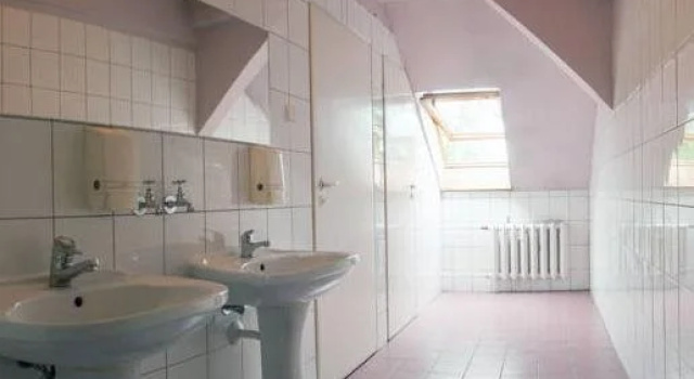 Wroclawski Kompleks Szkoleniowy, Book Hotel Hoteller i Lower Silesia med parkering, Parkering