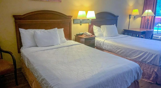 Четырёхместный номер Standard Motel 6 Morgantown