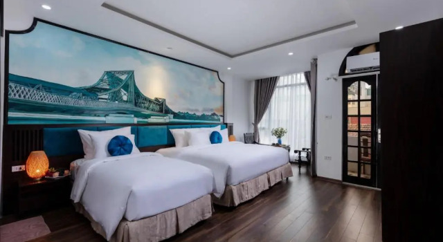 Двухместный номер Deluxe с балконом Hanoi Center Silk Lullaby Hotel and Travel