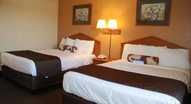 Четырёхместный номер Standard Apple Tree Inn Tyler Lindale