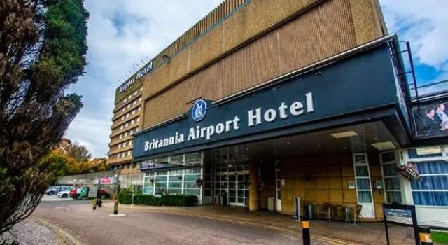 Кровать в общем номере Airport Hotel Manchester
