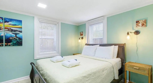 23 Center St - Sunny Side Down - Downstairs Apartment, Забронировать Апартаменты/квартира Апартаменты Фоли-Бич, рядом с Пляжи острова Фолли, Апартаменты/квартира