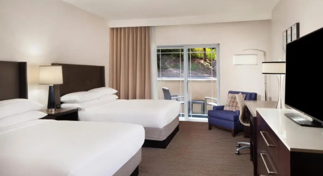 Четырёхместный номер Standard с балконом Hilton Santa Cruz Scotts Valley