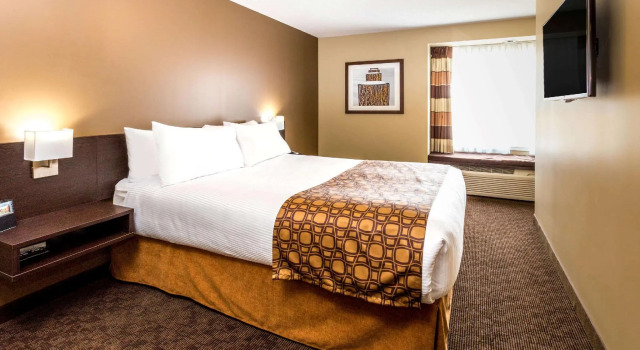 Двухместный номер Business Microtel Inn & Suites by Wyndham Whitecourt