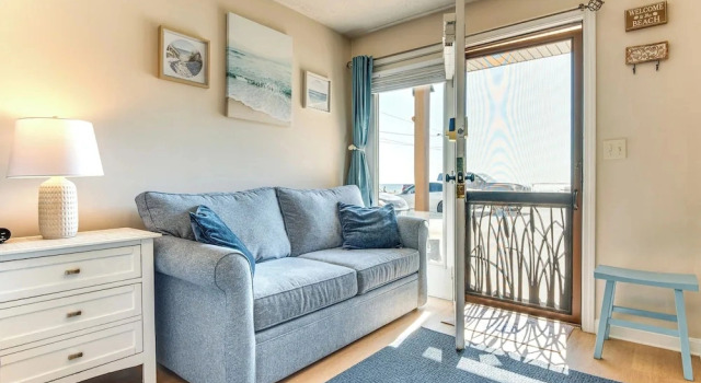 Old Orchard Beach Condo: Steps From the Beach!, Buchen Sie Ferienwohnung Old Orchard Beach 