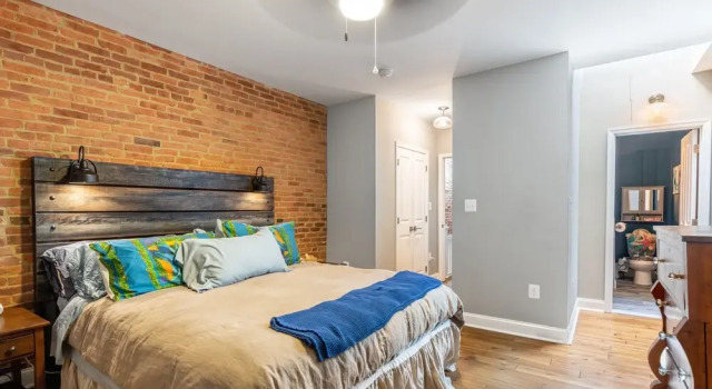 Historic Rowe House 2br 2.5ba Cityscape View 2 Bedroom Home by RedAwning