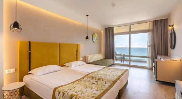 Двухместный номер с видом на море GRIFID Encanto Beach Hotel - MediSPA, Ultra All Inclusive & Private Beach