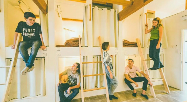 Кровать в общем номере Hippo Hostel and Cafe Bar