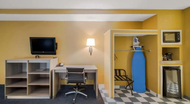 Люкс SureStay Hotel by Best Western Mt Pleasant