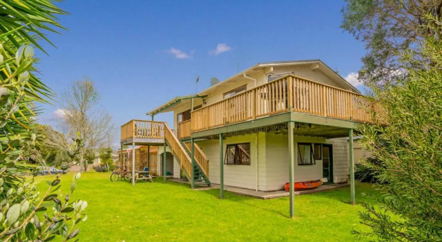 Oyster Bach - Cooks Beach Bach, Забронировать Отель Кукс-Бич Coromandel Peninsula