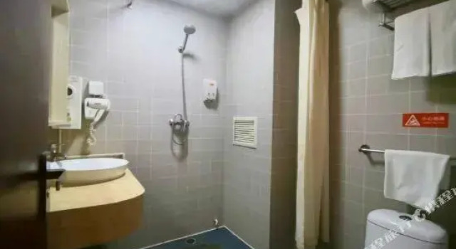 Home Inn Beijing Chaoyangmen Yabao Road, Забронировать Отель Чаоян Пекин, рядом с Chang'an Grand Theatre