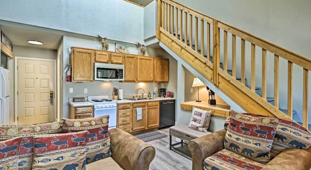 Апартаменты c 1 комнатой с балконом 2 Mi to Granby Ranch: Condo w/ Hot Tub Access