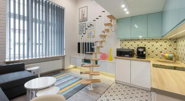 Cheerful Air Conditioned Apartment with mezzanine and Parking - Old Town, Забронировать Апартаменты/квартира Старый город Краков, рядом с Церковь Святого Идзи