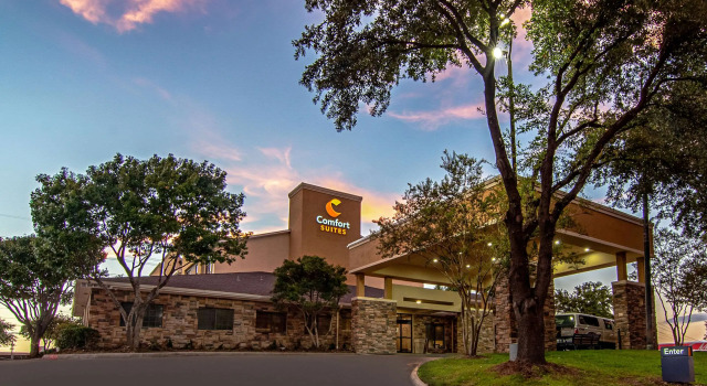 Comfort Suites NW Dallas Near Love Field