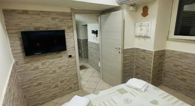Home pulcinella napoli, Забронировать Отель Отели Неаполя 3 звезды, рядом с Музей санитарного искусства, 3*
