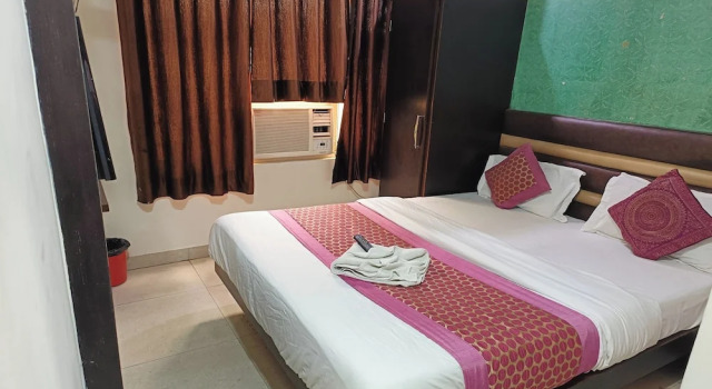 Номер Deluxe Hotel Red Stone - 3 Mins from Railway Station and 5 Mins from Metro