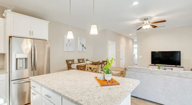 Апартаменты с 3 комнатами Coastal Beaufort Abode - Pool Access, Near Beaches