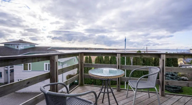 Люкс с балконом и с красивым видом из окна Päeva Villa