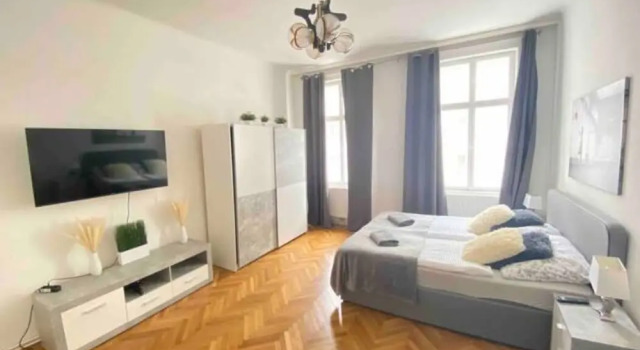 City Apartment - 5 min to Metro