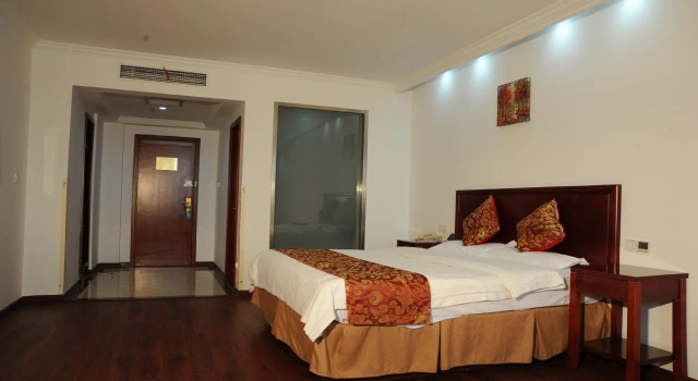 GreenTree Inn Suzhou Kunshan Lujia Hengtaiguoji Business Hotel, Book Hotel Hoteller i Suzhou med parkering, Parkering