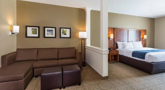 Люкс Comfort Suites Hartville-North Canton