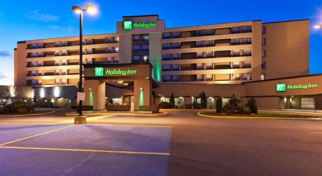 Кровать в общем номере Holiday Inn Laval Montreal by IHG